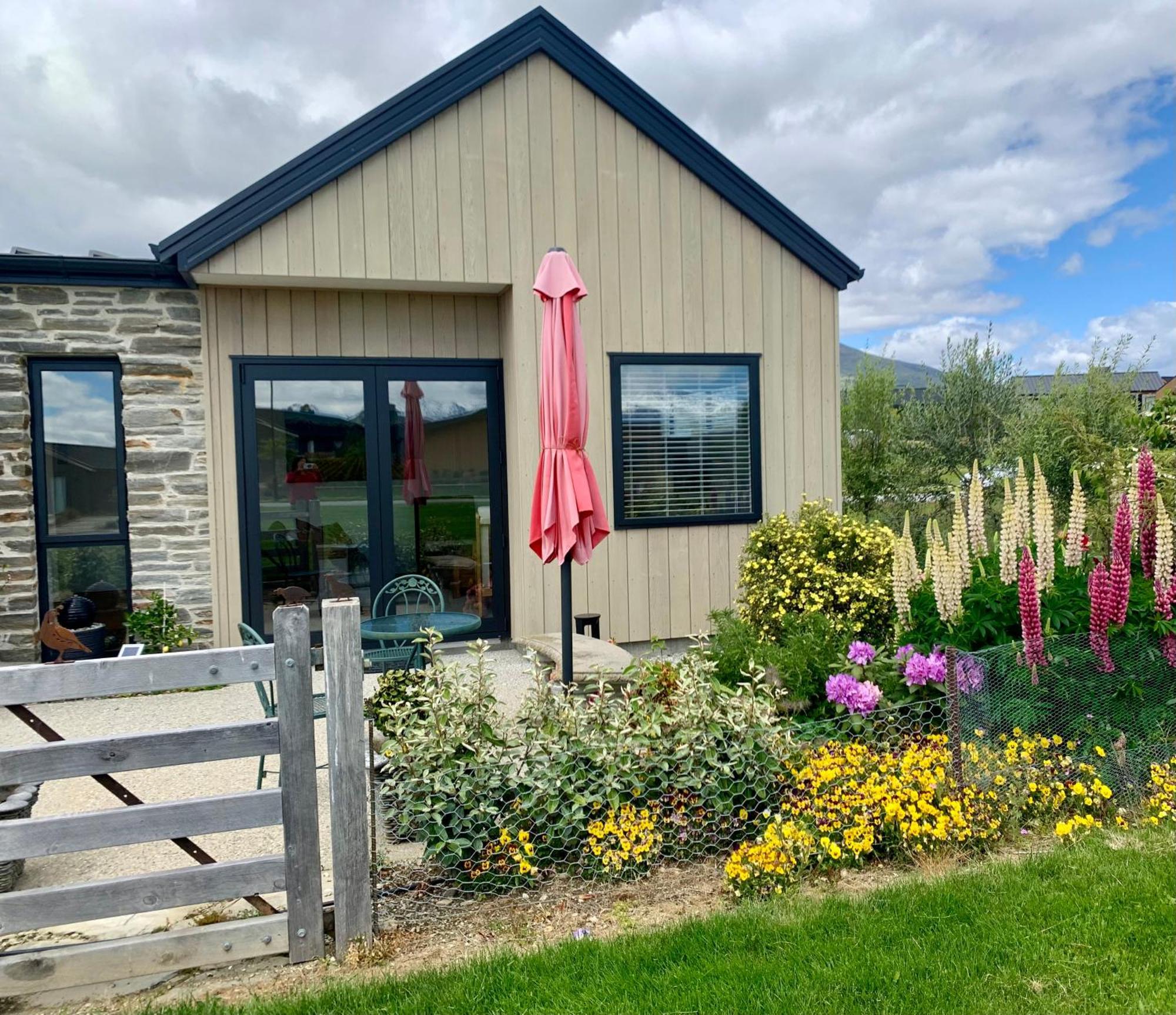 Alpine Abode Villa Wanaka Exterior photo